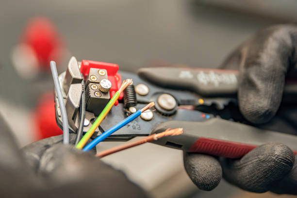 Best Commercial Electrician Services  in North Miami, FL
